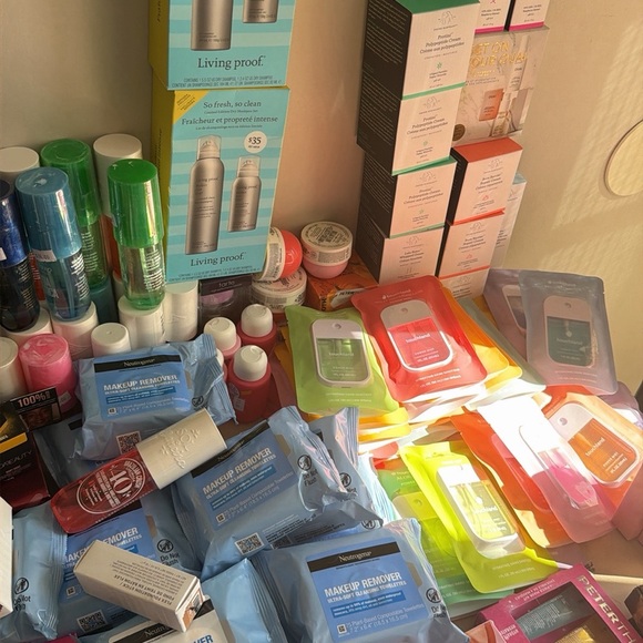 Assorted Makeup Collection - Picture 5 of 5